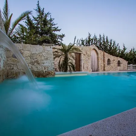 Oda ve Kahvaltı Casale Rocca Russa 3*