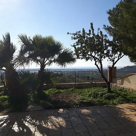 Oda ve Kahvaltı Casale Rocca Russa 3*